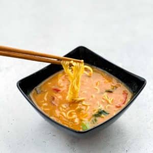 geniale Thai-inspirierte Nudelsuppe