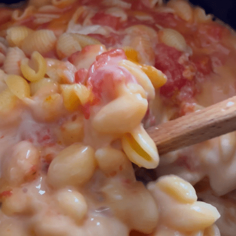 cremige Feta Pasta ballaststoffreiches Frühstück: Erdbeer Overnight Oats, perfekt für Mealprep geeignet